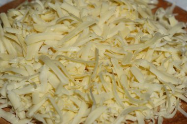 Pizza için rendelenmiş gauda peyniri