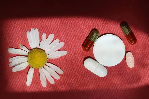 Pills Tablets Chamomile Red Background — Stock Photo, Image
