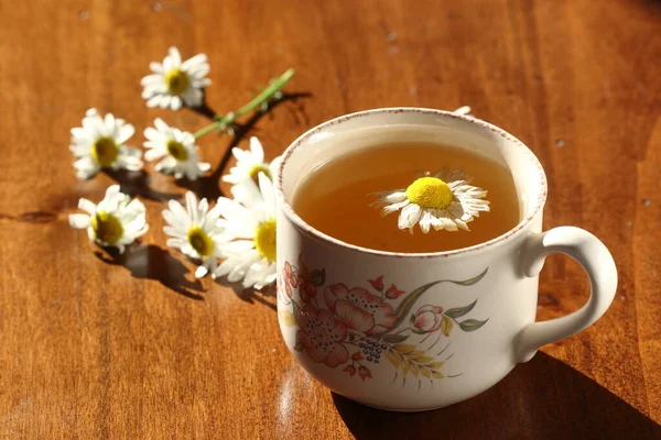 Чашка Травяного Чая Цветами — стоковое фото