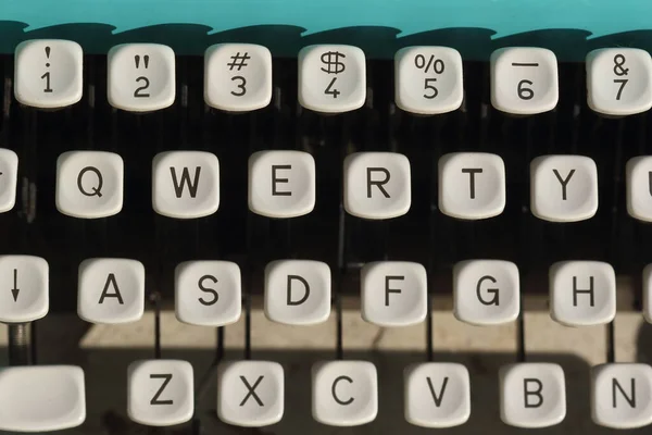 旧打字机上的键 免版税图库图片