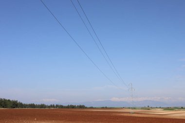 Alandaki elektrik hatları