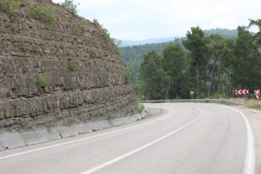 Aladaglar dağlarında yol