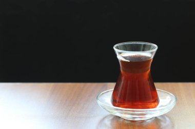 Masada bir bardak Türk çayı