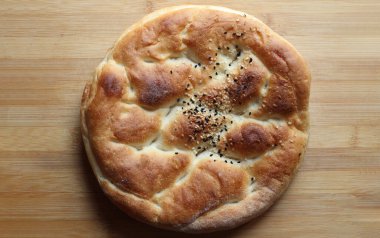 Türk pide ekmeği. Yuvarlak düz ekmek..