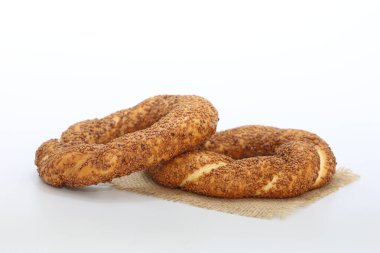 izole edilmiş Türk simitleri veya beyaz arkaplanda simit