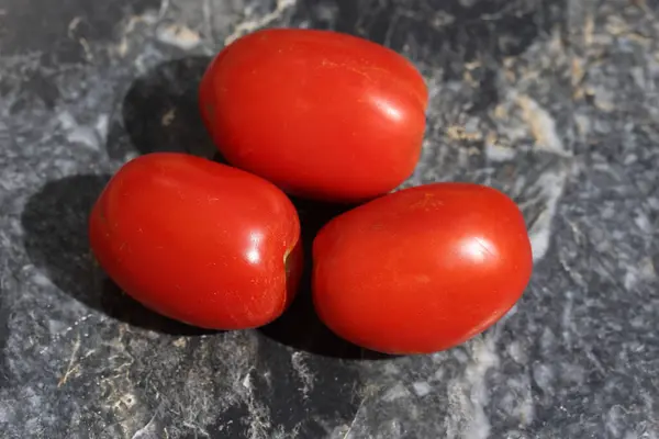 Rio Grande Domatesleri mutfak tezgahında