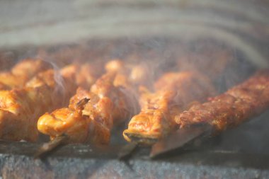 Izgarada şiş tavuk