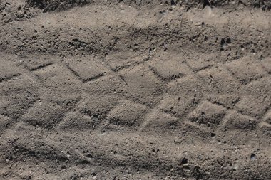  Araba lastiği izli kum dokusu