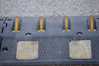 Spike engelleme bariyerini kapatın.