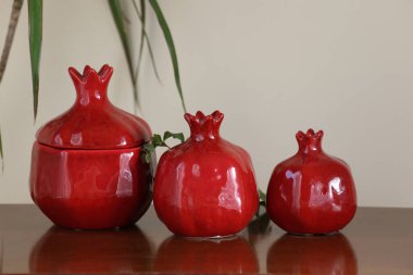  kabak çiçeği üzerinde beyaz kelebek