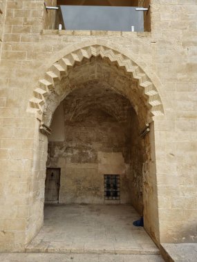 Kasimiye Madrasa, Artuqid döneminden kalma bir mimari hazine olan Mardin, Trkiye 'de yer almaktadır.