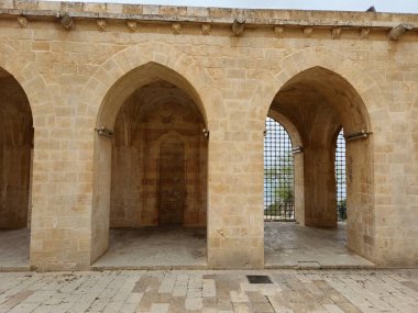 Kasimiye Madrasa, Artuqid döneminden kalma bir mimari hazine olan Mardin, Trkiye 'de yer almaktadır.
