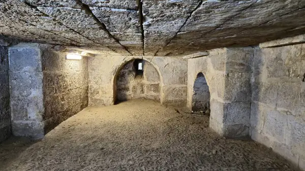 Saffron Manastırı olarak da bilinen Deyrulzafaran Manastırı, Mardin yakınlarında bulunan tarihi Suriye Ortodoks manastırıdır.