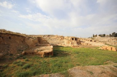 Doğu Roma İmparatorluğu zamanında bir mezarlık olan Dara Antik Şehir manzarası