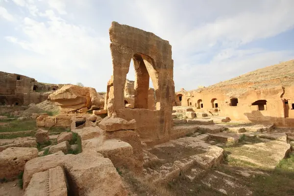 Doğu Roma İmparatorluğu zamanında bir mezarlık olan Dara Antik Şehir manzarası