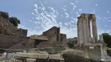 Roma Forumu ve Palatine Hill Arkeoloji Parkı 'nın görkemli kalıntıları antik Roma, İtalya' nın ihtişamını gözler önüne seriyor.