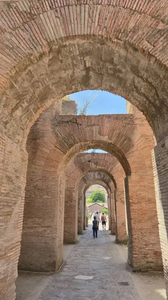 Roma Forumu ve Palatine Hill Arkeoloji Parkı, Roma, İtalya 'da Antik kemerli yürüyüş yolu
