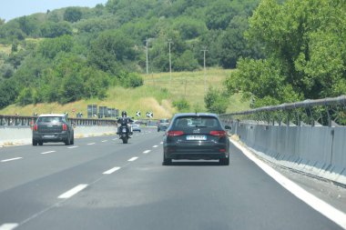 İtalyan Otoyolunda Sabah Koşusu