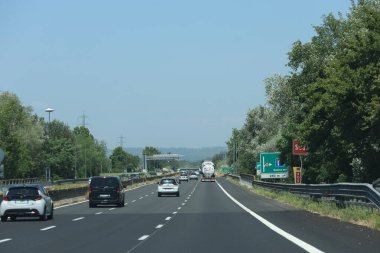 İtalyan Otoyolunda Sabah Koşusu