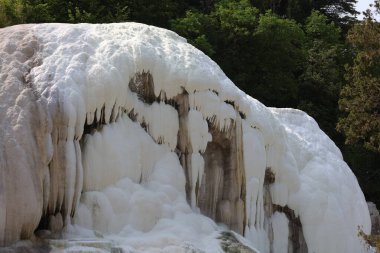  Bagni di San Filippo, Toskana, İtalya 'da termal kaplıcalar ve çarpıcı beyaz kireçtaşı oluşumları