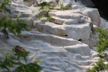  Bagni di San Filippo, Toskana, İtalya 'da termal kaplıcalar ve çarpıcı beyaz kireçtaşı oluşumları