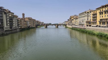 Arno Nehri üzerindeki Ponte Vecchio köprüsü, Floransa, İtalya