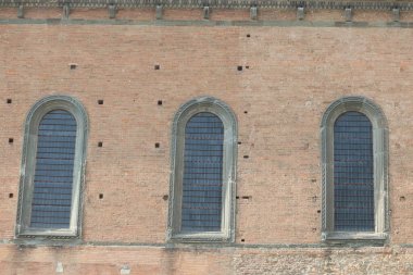 Terracotta ve tuğla cepheleriyle karakterize edilen Siena 'daki eski İtalyan evleri, kentin tarihi mimarisi İtalya' yı gözler önüne seriyor.