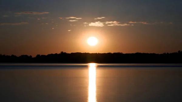 Ηλιοβασίλεμα Στα Μαλακά Νερά Στη Λίμνη Constance — Φωτογραφία Αρχείου
