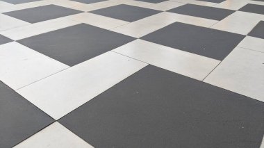 Zig zag seramik zemin modeli bej ve siyah karışımıdır..