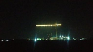 Geceleri atmosfer, Gemolong, Sragen, Central Java, Endonezya 'daki Soloraya Turizm Politeknik' in inşaat projesidir..