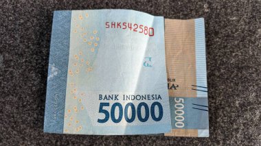 Endonezya para birimi 50000 rupi ya da 50 bin rupiah..