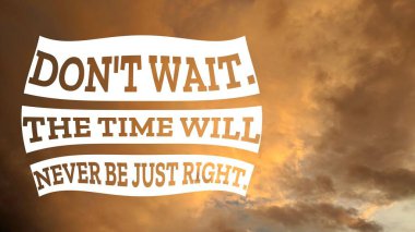 Acil bir motivasyon alıntısı, bekleme. Zaman asla doğru olmayacak, dramatik, sıcak tonlu bulutlu bir gökyüzüne kaplanmış, hemen harekete geçmeyi öneriyor..