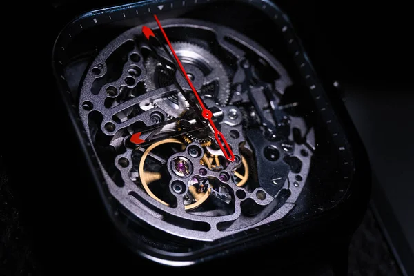 Moving Parts Vintage Modern Style Skeleton Mechanical Automatic Watch Battery — Stock Photo, Image