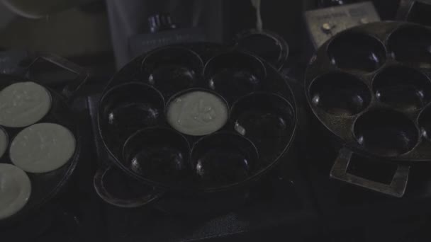 Leite Coco Farinha Ovos Batatas São Derramados Uma Panela Bolo — Vídeo de Stock