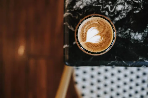 Vista Plana Superior Una Taza Café Con Hermoso Sencillo Latte —  Fotos de Stock