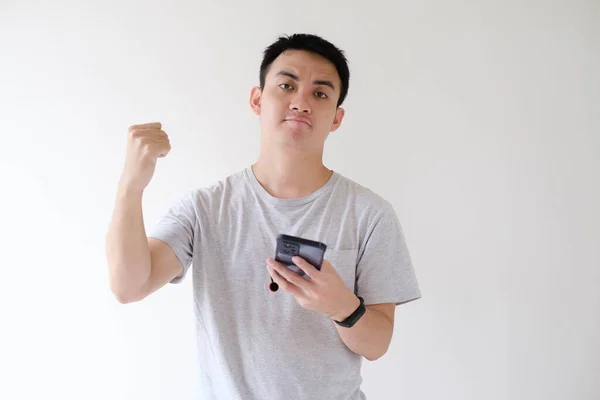 Ung Asiatisk Man Med Grå Shirt Och Smartwatch Vänster Handled — Stockfoto