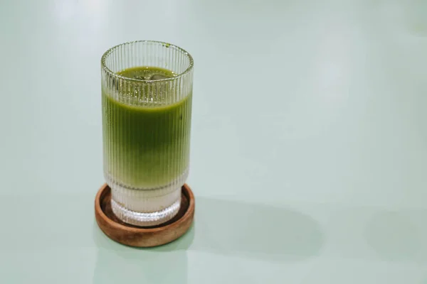 Выборочный Снимок Бокала Ледяного Маття Японского Зеленого Чая Латте Деревянных — стоковое фото