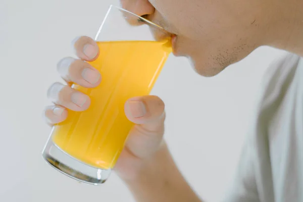 Närbild Och Selektiv Fokus Skott Ung Asiatisk Man Dricker Vitamin — Stockfoto