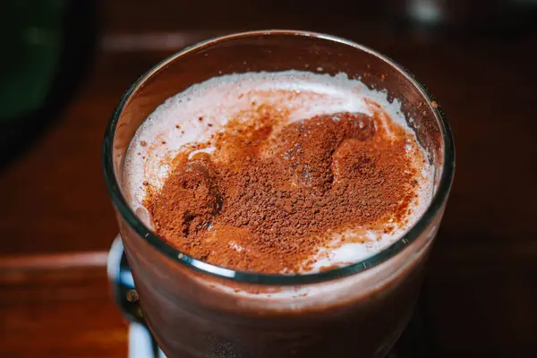 Plan Dessus Lait Avec Chocolat Cacao Poudre Sur Dessus Dans — Photo