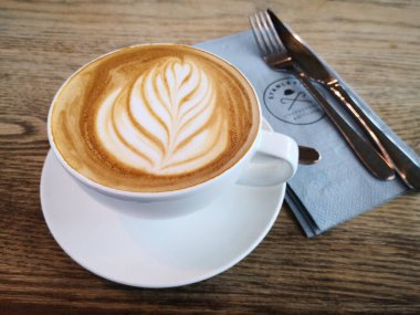 Tenha bir fincan yaprağında Latte. 