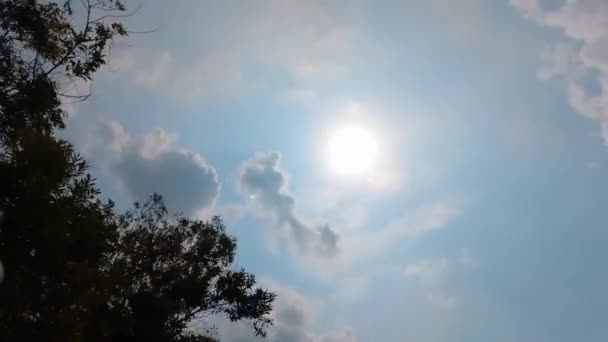 Dramatická Obloha Mraky Slunečními Paprsky Časový Odstup — Stock video