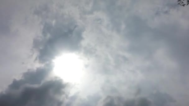 Nubes Tormenta Oscura Día Soleado — Vídeos de Stock
