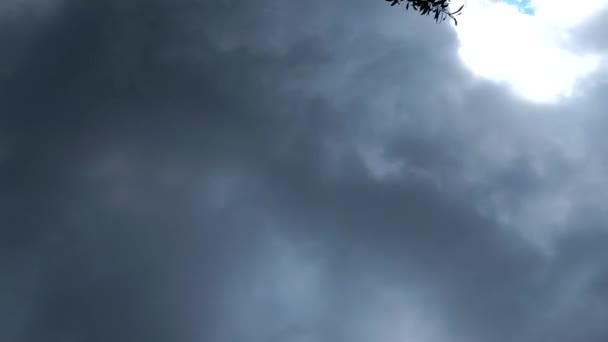 Dramatischer Wolkenverhangener Himmel Timelapse Dunkler Himmel Wolkenhintergrund Zeitlupe Epischer Sturm — Stockvideo