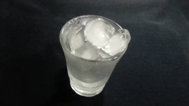 Buz erime zaman atlamalı Cubes.