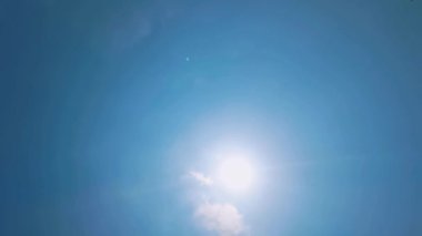 Mavi Gökteki Duman Bulutları