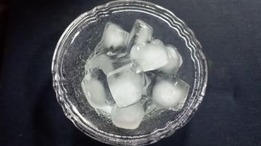 Buz erime zaman atlamalı Cubes.