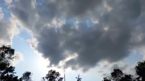 Dynamische Gewitterwolken Zeitraffer Über Den Himmel Fliegen — Stockvideo