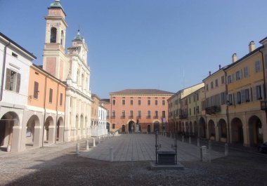 Guastalla, Reggio Emilia, İtalya: Ducal Palace ve katedral ile Piazza Mazzini.