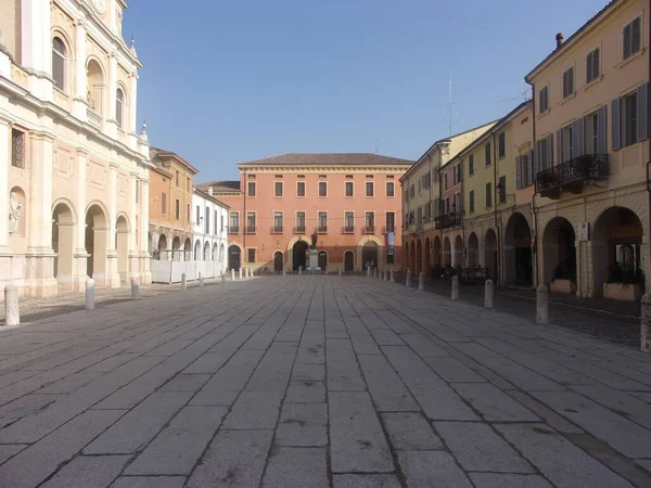 Guastalla レッジョ エミリア イタリア ドゥカル宮殿と大聖堂とマッツィーニ広場 — ストック写真