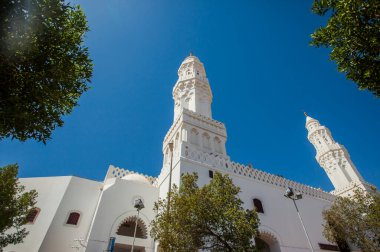 Qiblatain cami, en popüler Camii Medine, Suudi Arabistan. Hacı genellikle hac veya umra sırasında camiye gelir.